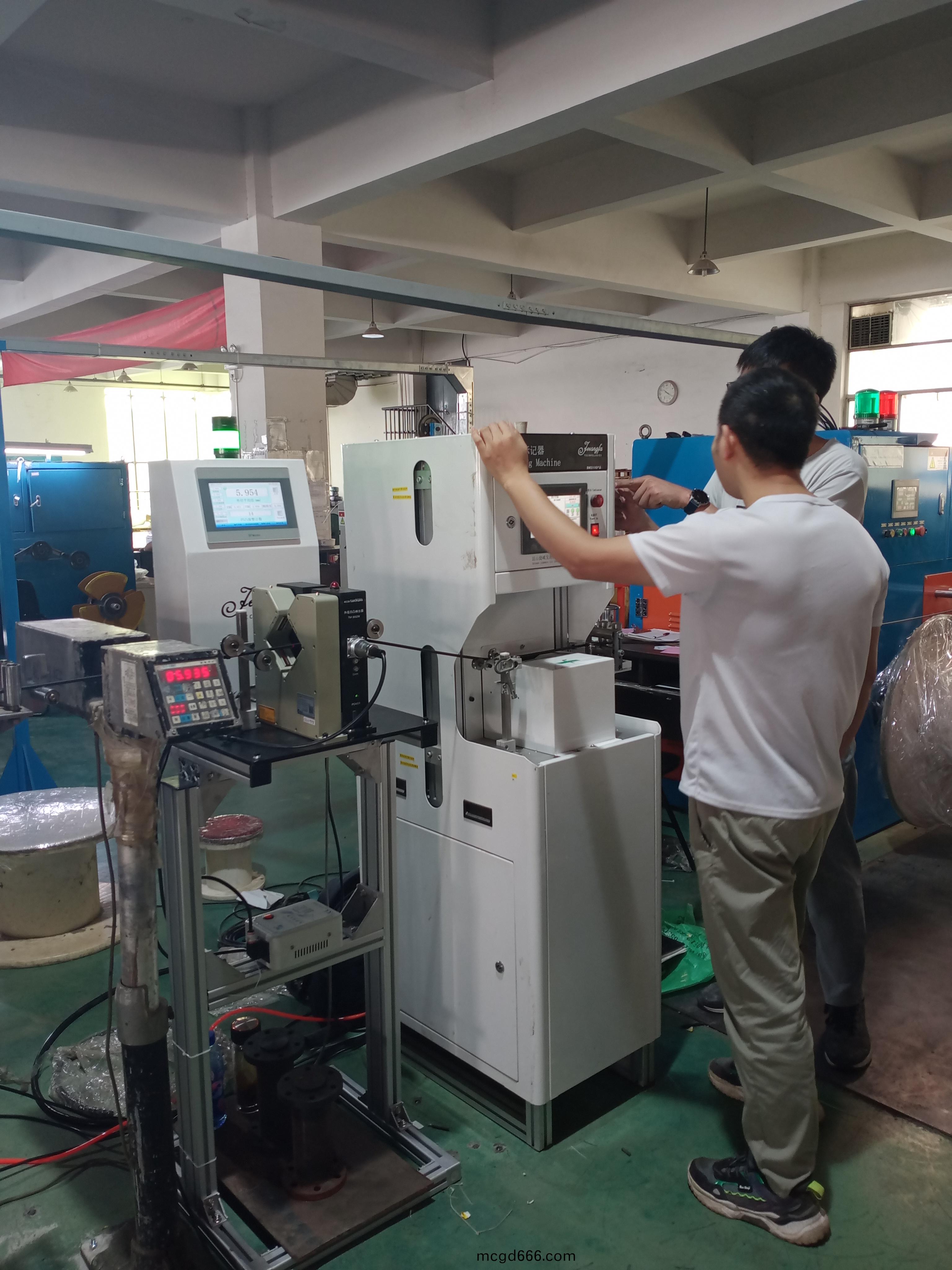 貼標機咊JRF通(tong)訊(xun)控(kong)製器(qi)配套(tao)使用成(cheng)功案(an)例
